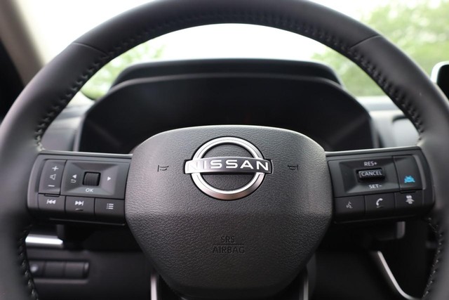 Nissan Rogue Vehicle Image 09