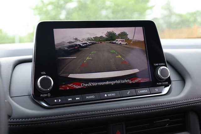 Nissan Rogue Vehicle Image 12