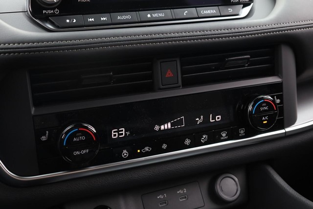 Nissan Rogue Vehicle Image 13