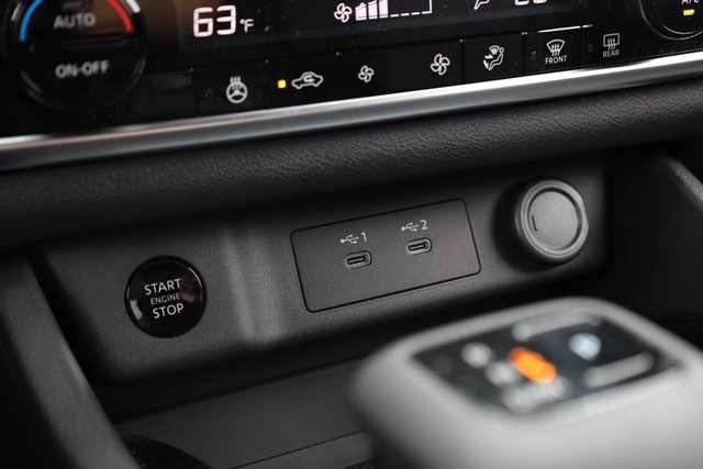 Nissan Rogue Vehicle Image 14