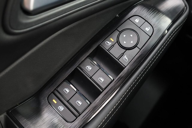 Nissan Rogue Vehicle Image 17