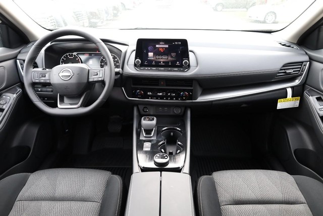 Nissan Rogue Vehicle Image 22
