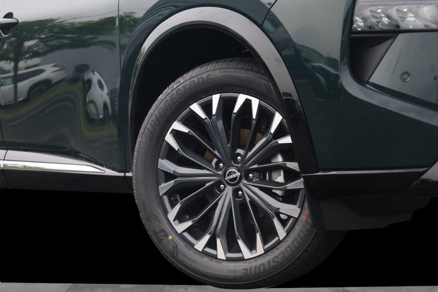 Nissan Rogue Vehicle Image 04
