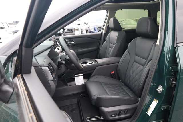 Nissan Rogue Vehicle Image 08