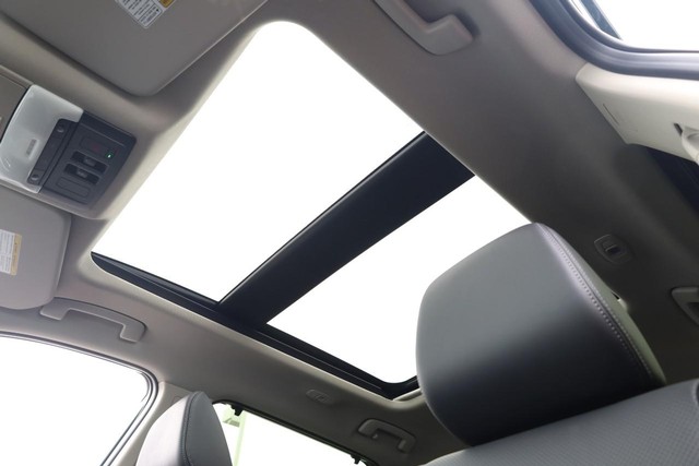 Nissan Rogue Vehicle Image 09