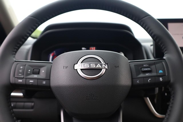 Nissan Rogue Vehicle Image 11