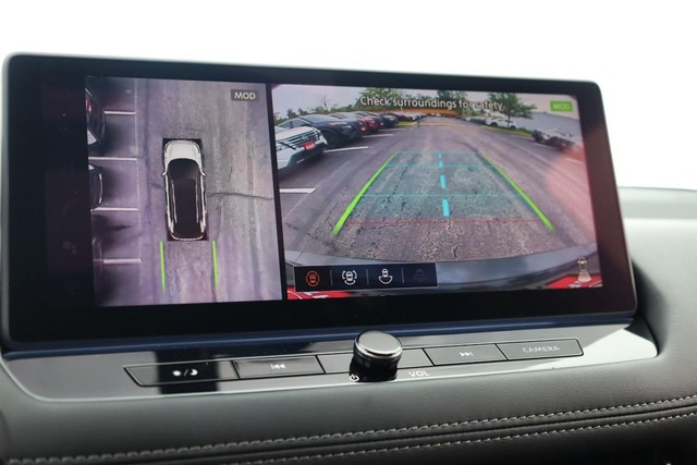Nissan Rogue Vehicle Image 15