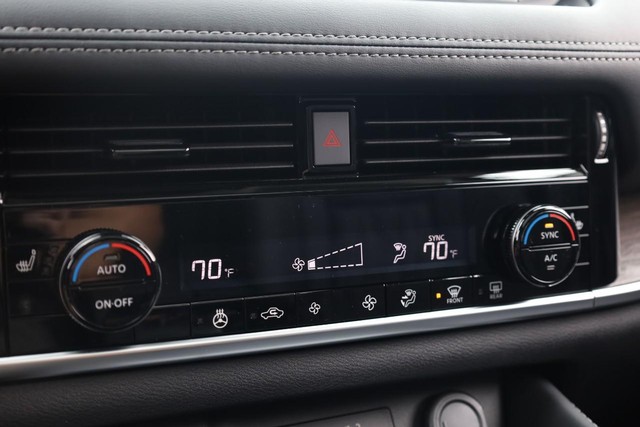 Nissan Rogue Vehicle Image 16
