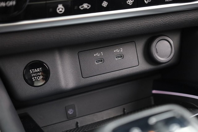 Nissan Rogue Vehicle Image 17