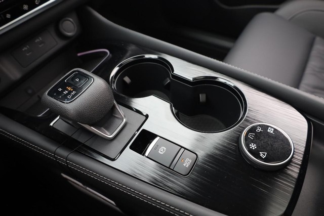 Nissan Rogue Vehicle Image 18
