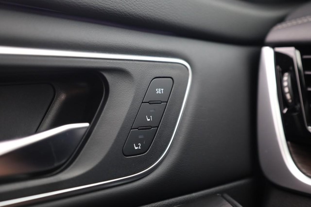 Nissan Rogue Vehicle Image 21