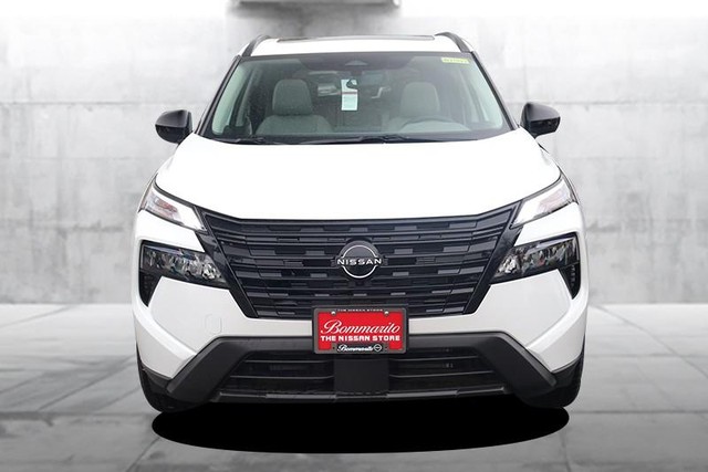 Nissan Rogue Vehicle Image 04