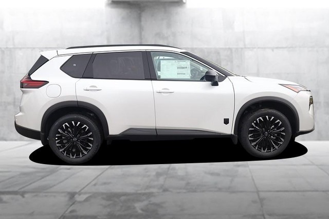 Nissan Rogue Vehicle Image 05