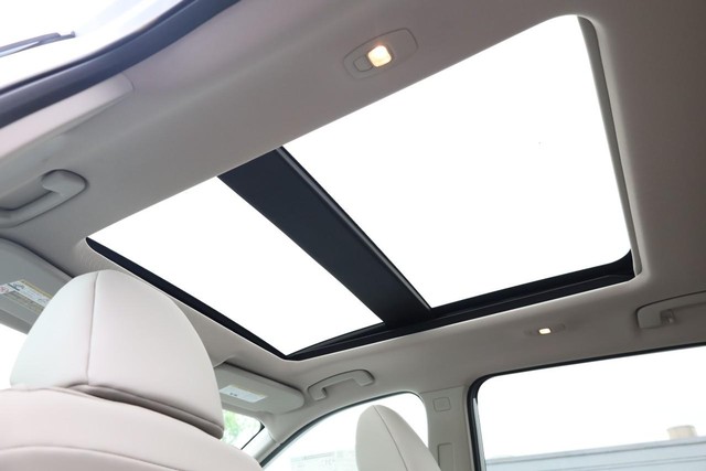 Nissan Rogue Vehicle Image 10