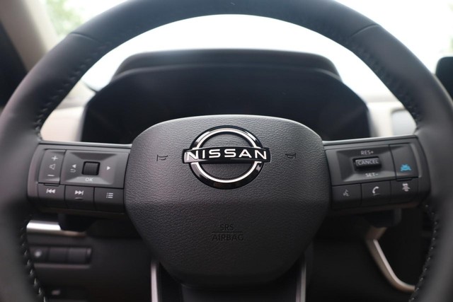 Nissan Rogue Vehicle Image 11