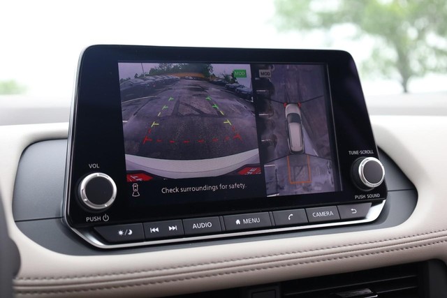 Nissan Rogue Vehicle Image 14