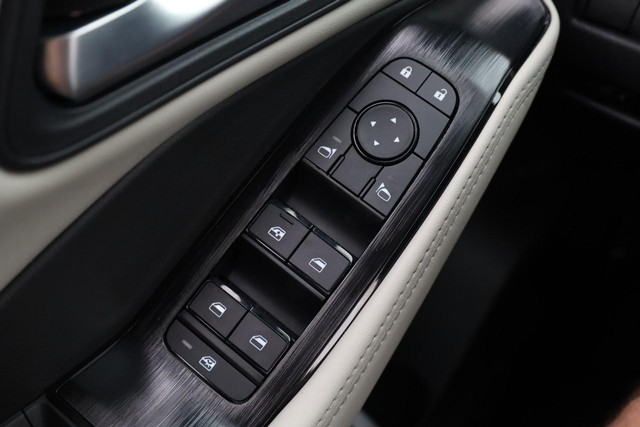 Nissan Rogue Vehicle Image 19