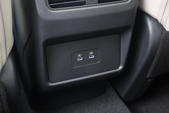 Nissan Rogue Vehicle Image 23