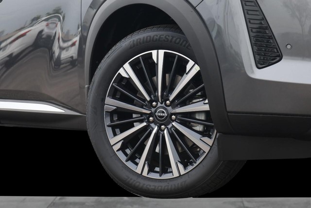 Nissan Pathfinder Vehicle Image 03
