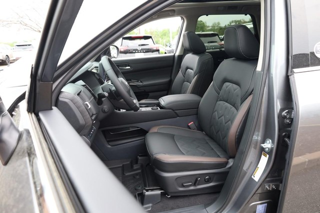 Nissan Pathfinder Vehicle Image 10