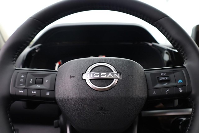 Nissan Pathfinder Vehicle Image 13