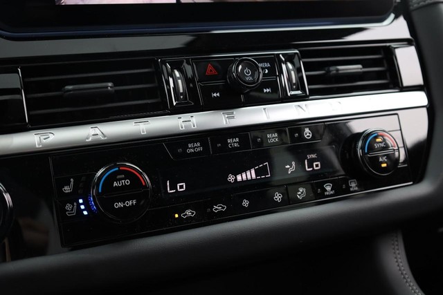 Nissan Pathfinder Vehicle Image 18
