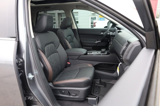 Nissan Pathfinder Vehicle Image 32