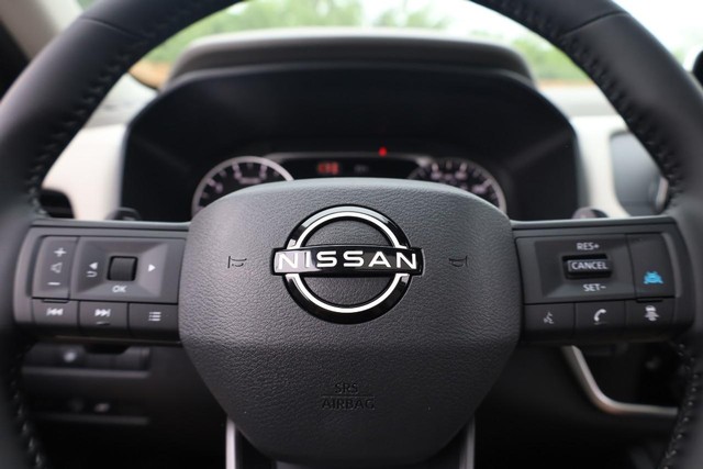 Nissan Rogue Vehicle Image 11