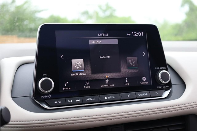 Nissan Rogue Vehicle Image 13