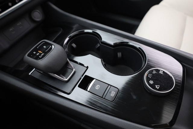Nissan Rogue Vehicle Image 17