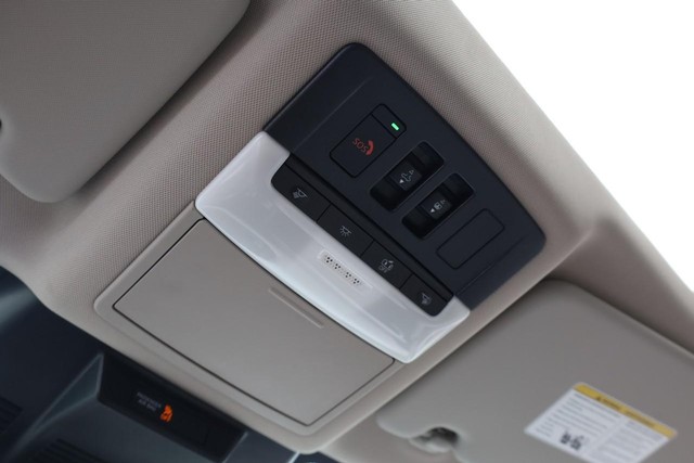 Nissan Rogue Vehicle Image 18