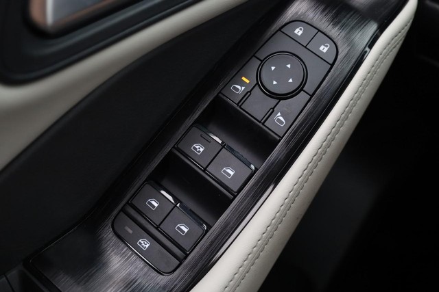 Nissan Rogue Vehicle Image 19