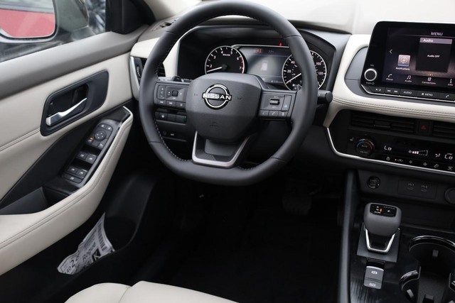 Nissan Rogue Vehicle Image 25