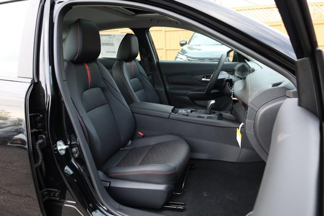 Nissan Sentra Vehicle Image 08