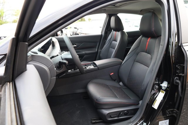 Nissan Sentra Vehicle Image 09