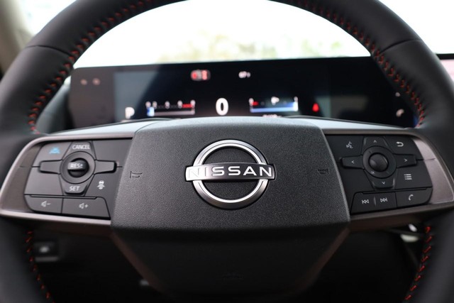 Nissan Sentra Vehicle Image 11