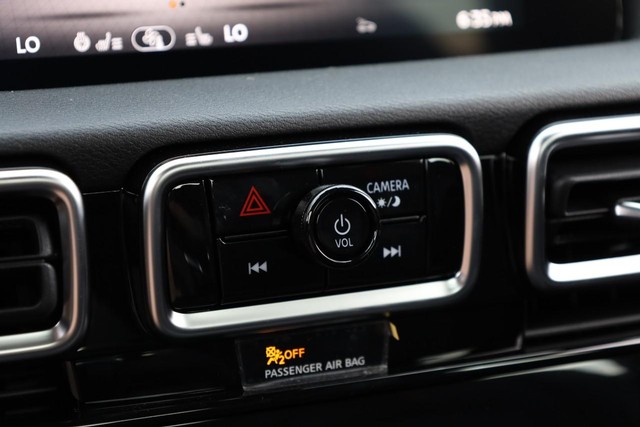 Nissan Sentra Vehicle Image 15