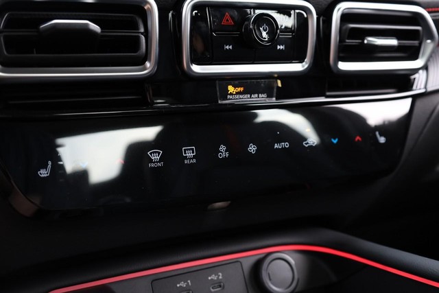 Nissan Sentra Vehicle Image 16