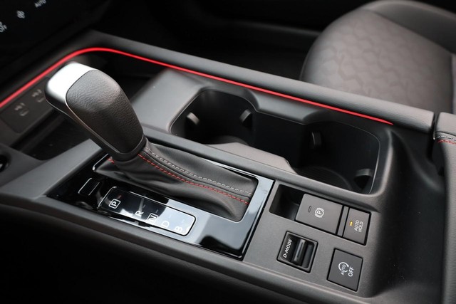 Nissan Sentra Vehicle Image 18