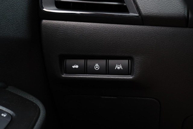 Nissan Sentra Vehicle Image 21