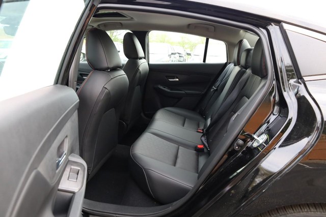 Nissan Sentra Vehicle Image 23