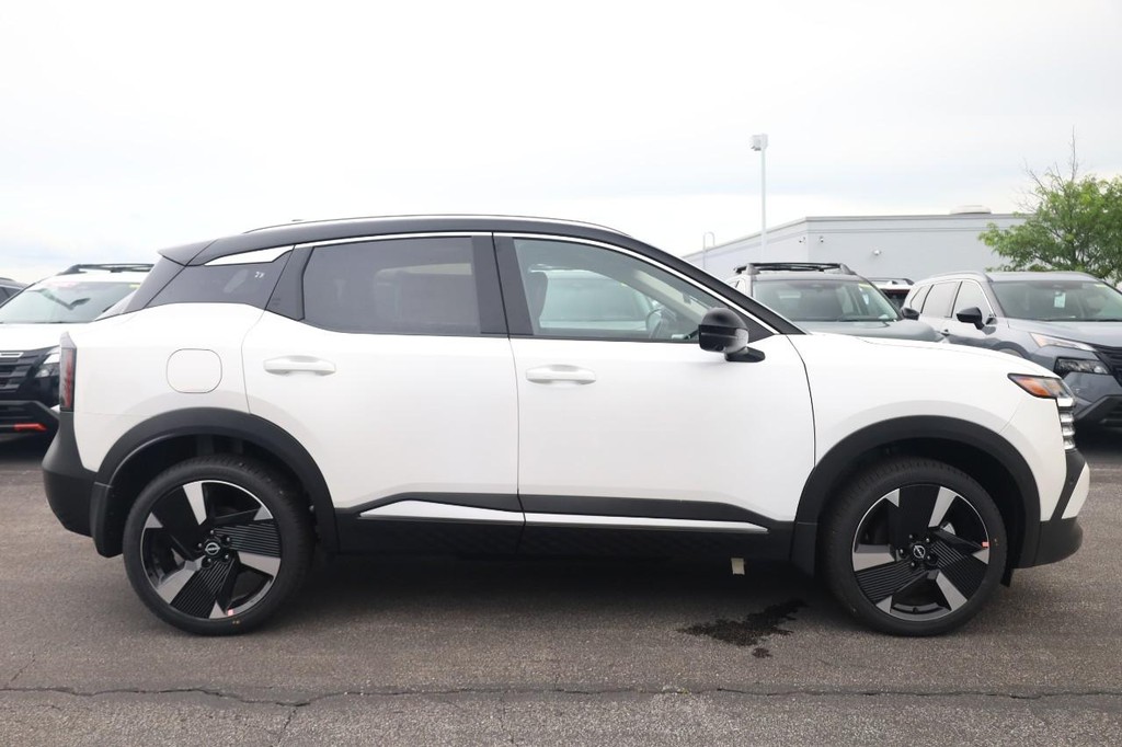 Nissan Kicks Vehicle Image 05
