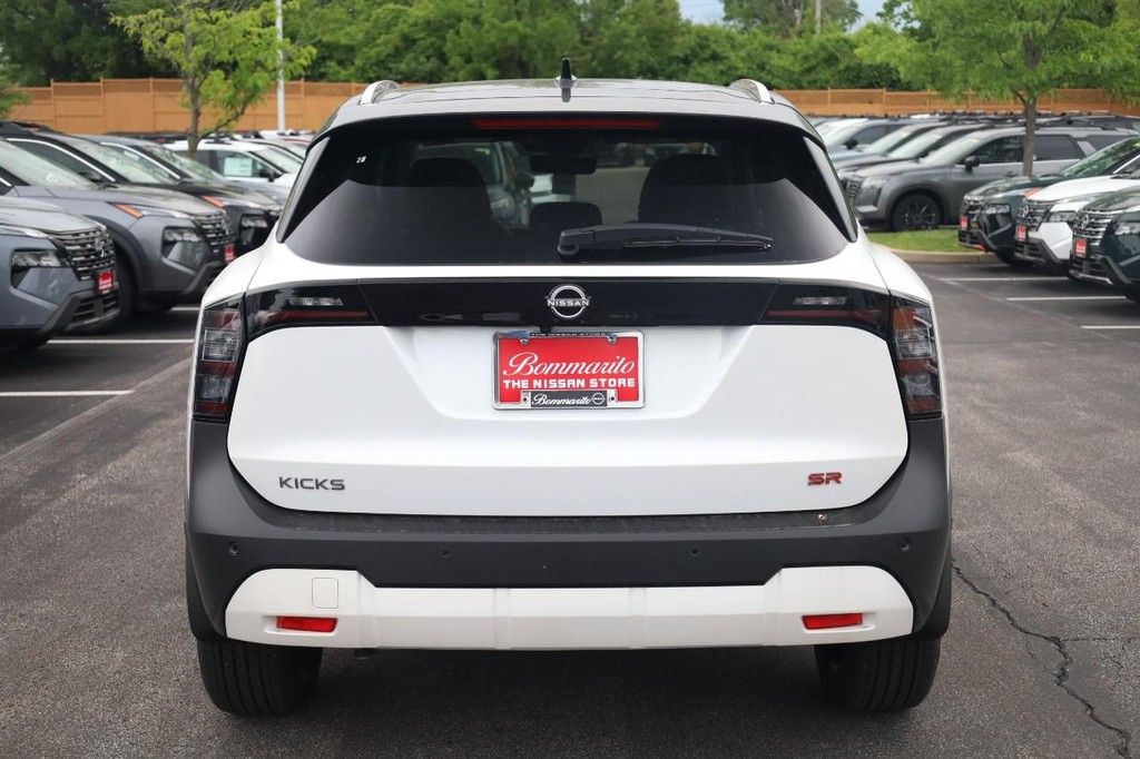 Nissan Kicks Vehicle Image 06