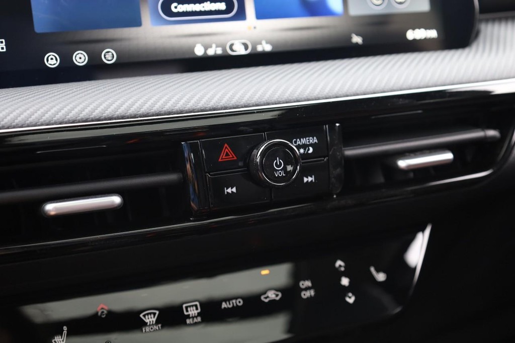 Nissan Kicks Vehicle Image 16