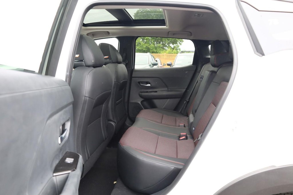 Nissan Kicks Vehicle Image 24