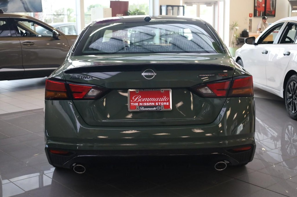 Nissan Altima Vehicle Image 06