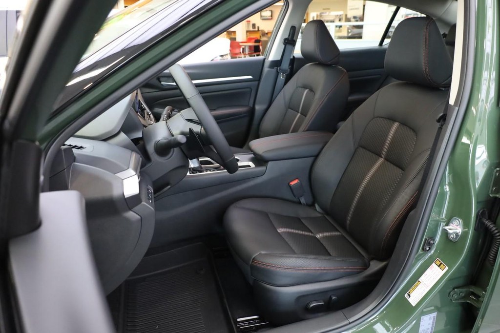 Nissan Altima Vehicle Image 08
