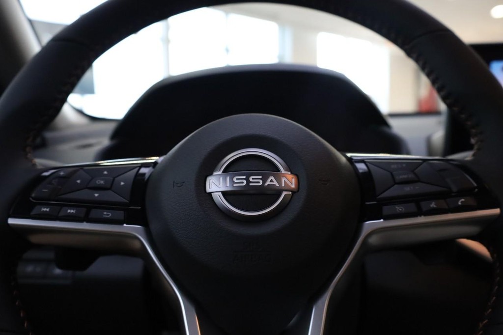 Nissan Altima Vehicle Image 10