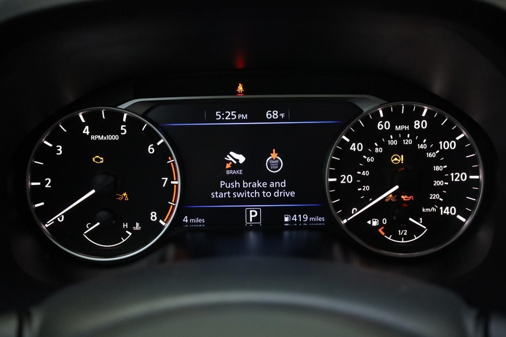 Nissan Altima Vehicle Image 11