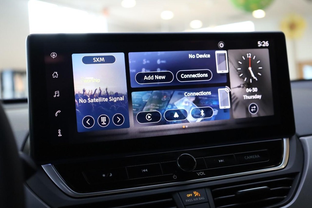 Nissan Altima Vehicle Image 12